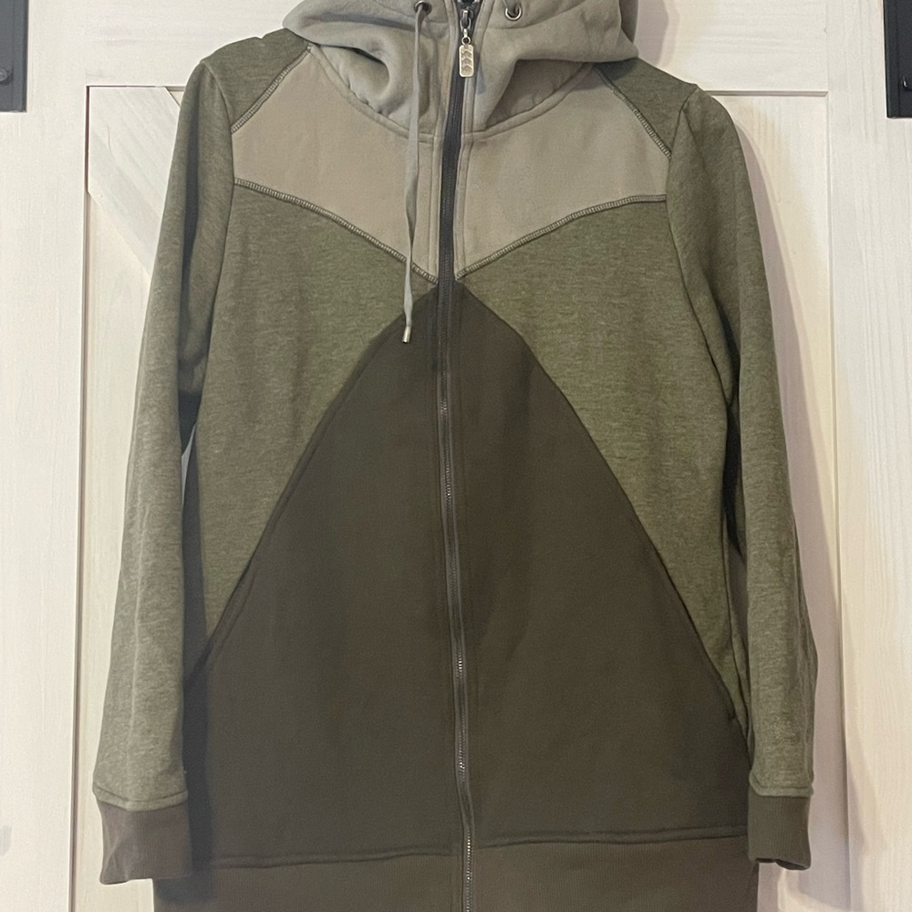 Three stones zip up sweater